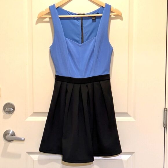 $5 Item! EUC Forever 21 S Periwinkle Blue and Black Neoprene Zip Back Dress - Picture 1 of 6